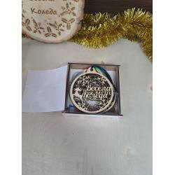 Кутия с коледни топки с пожелания
